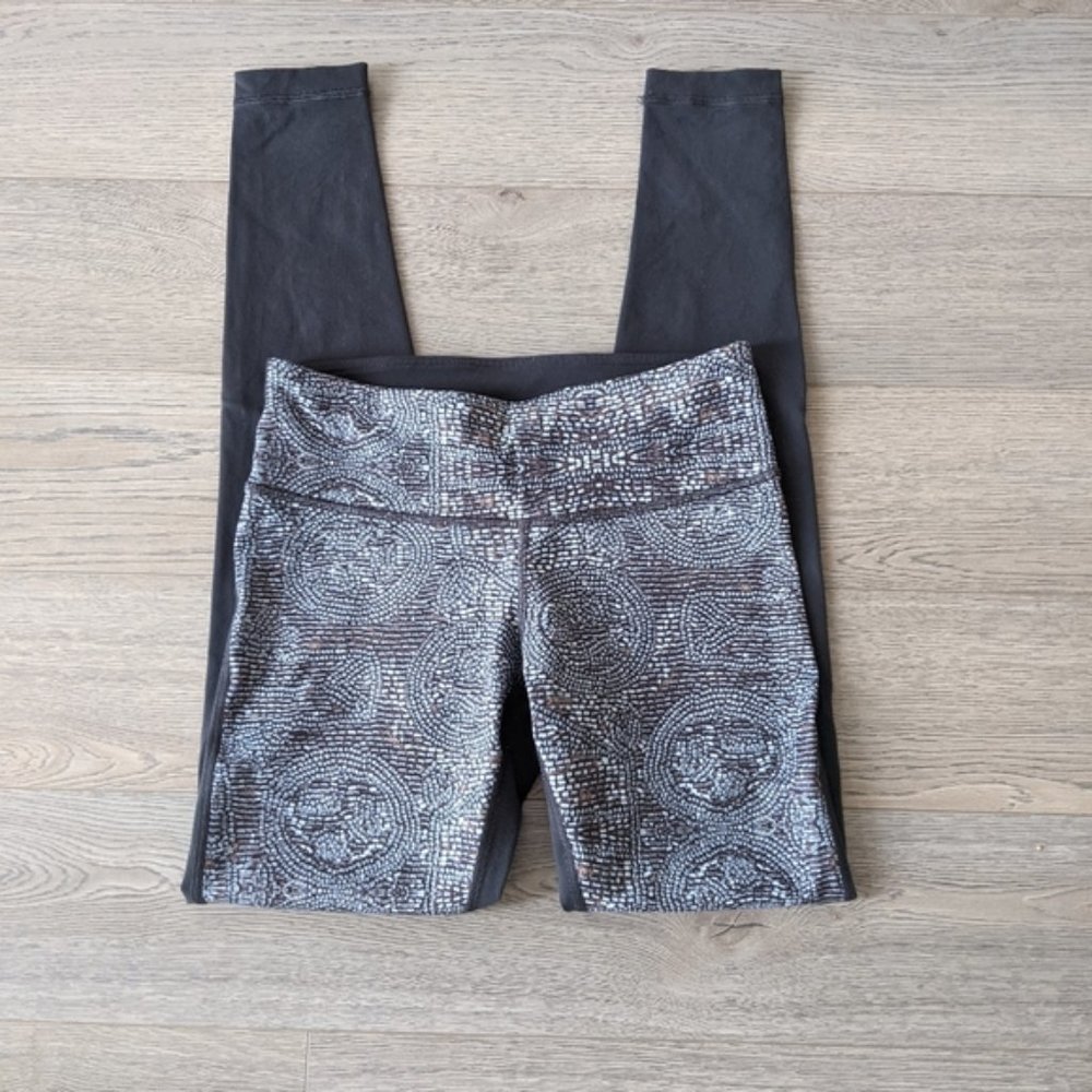 RARE! LULULEMON / SPECIAL EDITION 3D MOSAIC PRINT WUNDER UNDER / 6